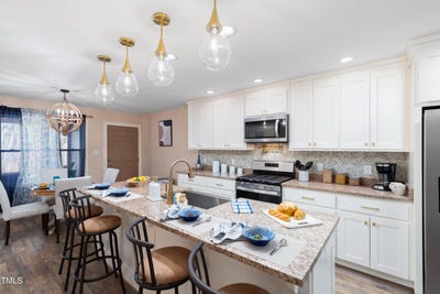 /international/us/402-w-clay-street-mebane-nc-110096941647/