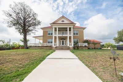 /international/us/2300-32nd-st-snyder-tx-110107682977/