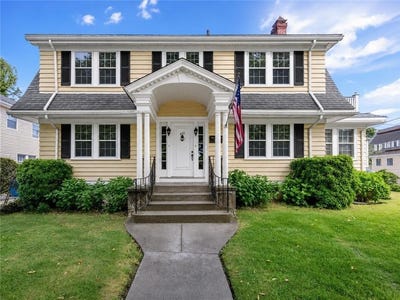 /international/us/440-broadway-newport-ri-110110273049/