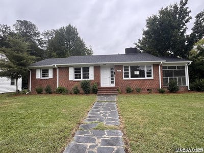 /international/us/627-peachtree-street-emporia-va-110110367303/