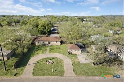 /international/us/801-1-2-e-avenue-c-lampasas-tx-110097015575/
