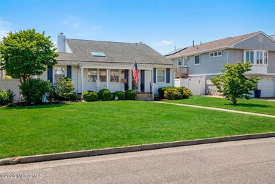 /international/us/210-laurel-court-point-pleasant-beach-nj-110108492809/