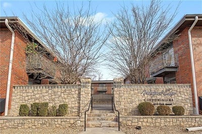 /international/us/4213-clark-avenue-kansas-city-mo-110105706089/