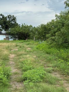 /international/us/406-barnett-street-eden-tx-110101349037/