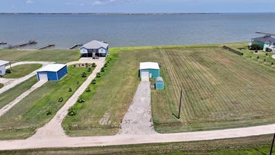 /international/us/114-n-red-snapper-drive-port-lavaca-tx-110101432871/
