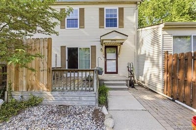 /international/us/33751-bayview-drive-chesterfield-twp-mi-110108617235/