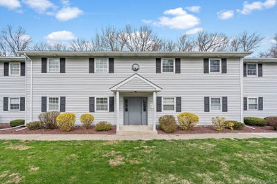 /international/us/12-field-court-fishkill-ny-110107281415/