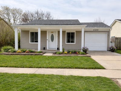 /international/us/2s460-cynthia-drive-warrenville-il-110107353490/