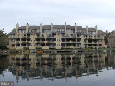 /international/us/11242-harbor-court-reston-va-110108257142/