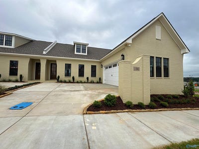 /international/us/106-upperline-street-madison-al-110108885805/