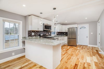 /international/us/104-youngs-road-lunenburg-ma-110107333868/