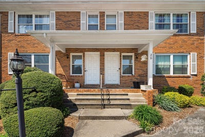 /international/us/28-capri-lane-hendersonville-nc-110098763284/