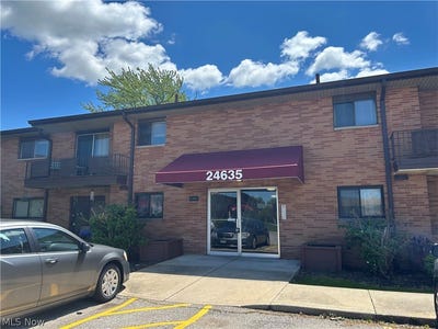/international/us/24635-clareshire-drive-north-olmsted-oh-110108069489/