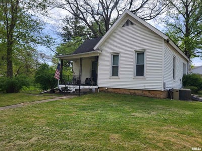 /international/us/326-w-2nd-street-versailles-il-110099088752/