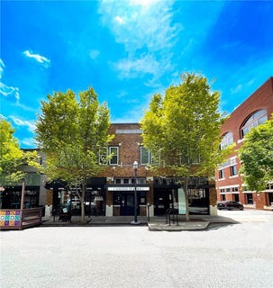 /international/us/21-e-center-street-fayetteville-ar-110108298030/