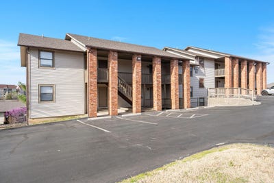 /international/us/133-troon-drive-branson-mo-110098297045/