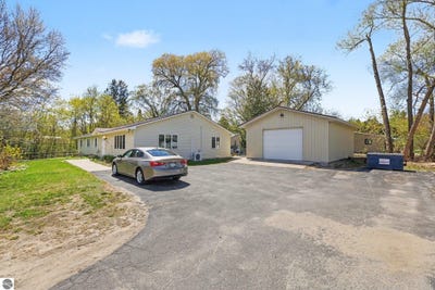 /international/us/109-pine-street-east-jordan-mi-110108034219/