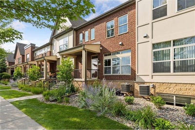 /international/us/12274-lakeview-drive-n-maple-grove-mn-110101219002/