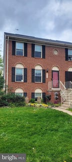 /international/us/8949-princeton-park-drive-manassas-va-110107583141/