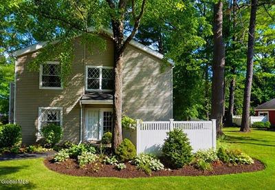 /international/us/7-spruce-court-delmar-ny-110108768944/