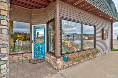 /international/us/176-river-street-manistique-mi-110102777944/