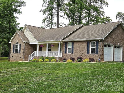 /international/us/111-old-hickory-drive-morganton-nc-110108080693/