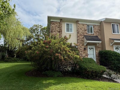 /international/us/40-town-house-drive-massapequa-park-ny-110108340560/