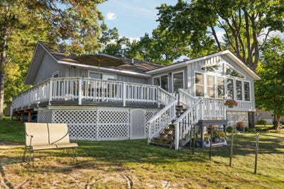 /international/us/3931-lakeside-court-gaylord-mi-110110142191/