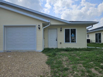 /international/us/1157-maple-street-reedsburg-wi-110101217795/