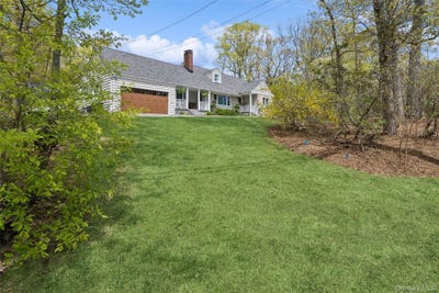 /international/us/45-woodland-drive-smithtown-ny-110107656256/