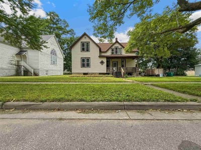 /international/us/1319-8th-street-marinette-wi-110108797794/