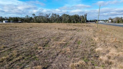 /international/us/19824-se-hwy-19-cross-city-fl-110101349692/