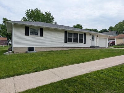 /international/us/377-1st-street-sw-wells-mn-110108414218/