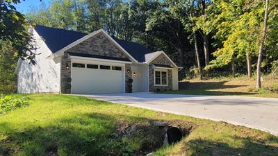/international/us/706-berry-road-howard-oh-110109488480/