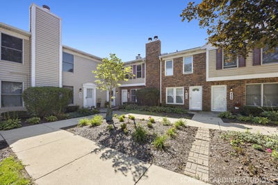 /international/us/424-kensington-court-naperville-il-110110270174/