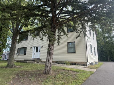 /international/us/479-eisenhower-street-marengo-il-110108058420/