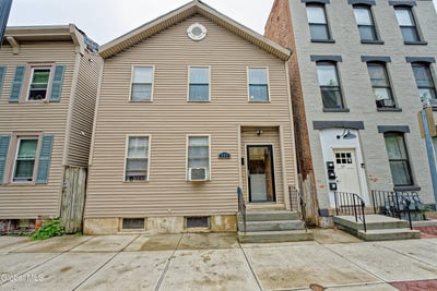 /international/us/338-4th-street-troy-ny-110106697877/