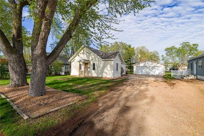 /international/us/219-s-cedar-street-belle-plaine-mn-110107695302/