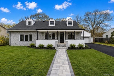 /international/us/39-pinetop-drive-shirley-ny-110107695903/