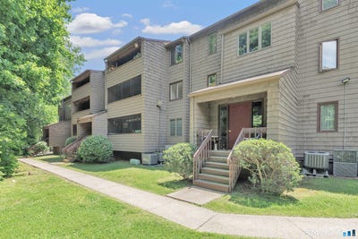 /international/us/166-towne-house-road-hamden-ct-110108585448/