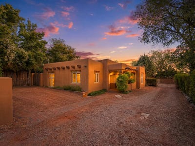 /international/us/502-camino-sin-nombre-santa-fe-nm-110108579984/