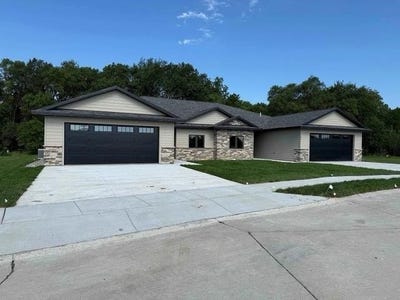 /international/us/1506-regency-circle-n-norfolk-ne-110106533399/