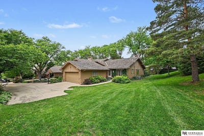 /international/us/10262-fieldcrest-drive-omaha-ne-110108466927/