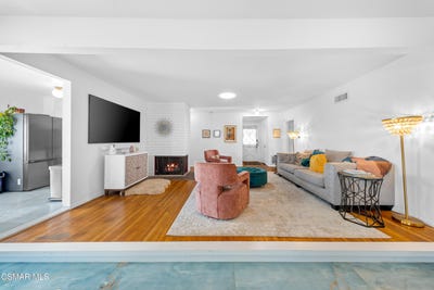 /international/us/20428-roscoe-boulevard-winnetka-ca-110107875968/