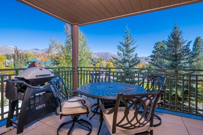 /international/us/104-village-way-sun-valley-id-110120550082/