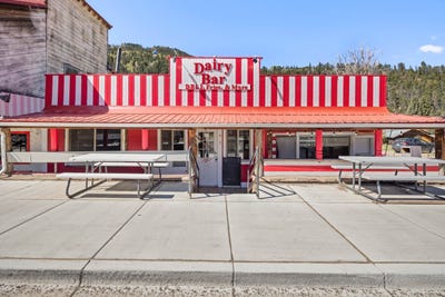 /international/us/417-main-street-e-red-river-nm-110107987945/