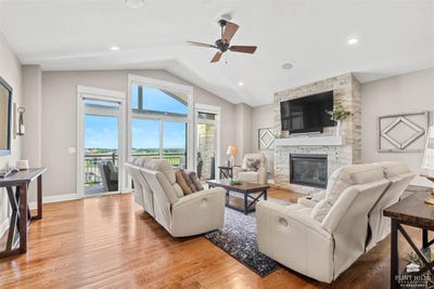 /international/us/3426-s-pinehurst-circle-manhattan-ks-110100525419/