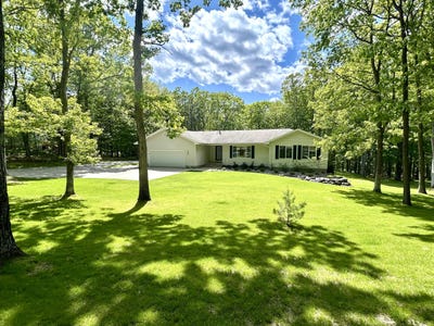/international/us/10603-tall-oaks-court-roscommon-mi-110107205032/