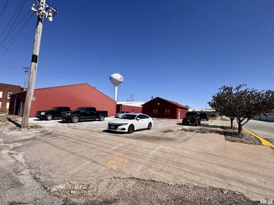 /international/us/205-w-main-street-bushnell-il-110107993592/
