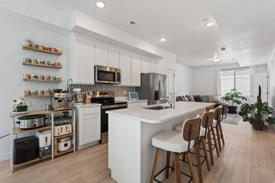/international/us/1146-s-redwood-unit-f604-rd-salt-lake-city-ut-110106318298/